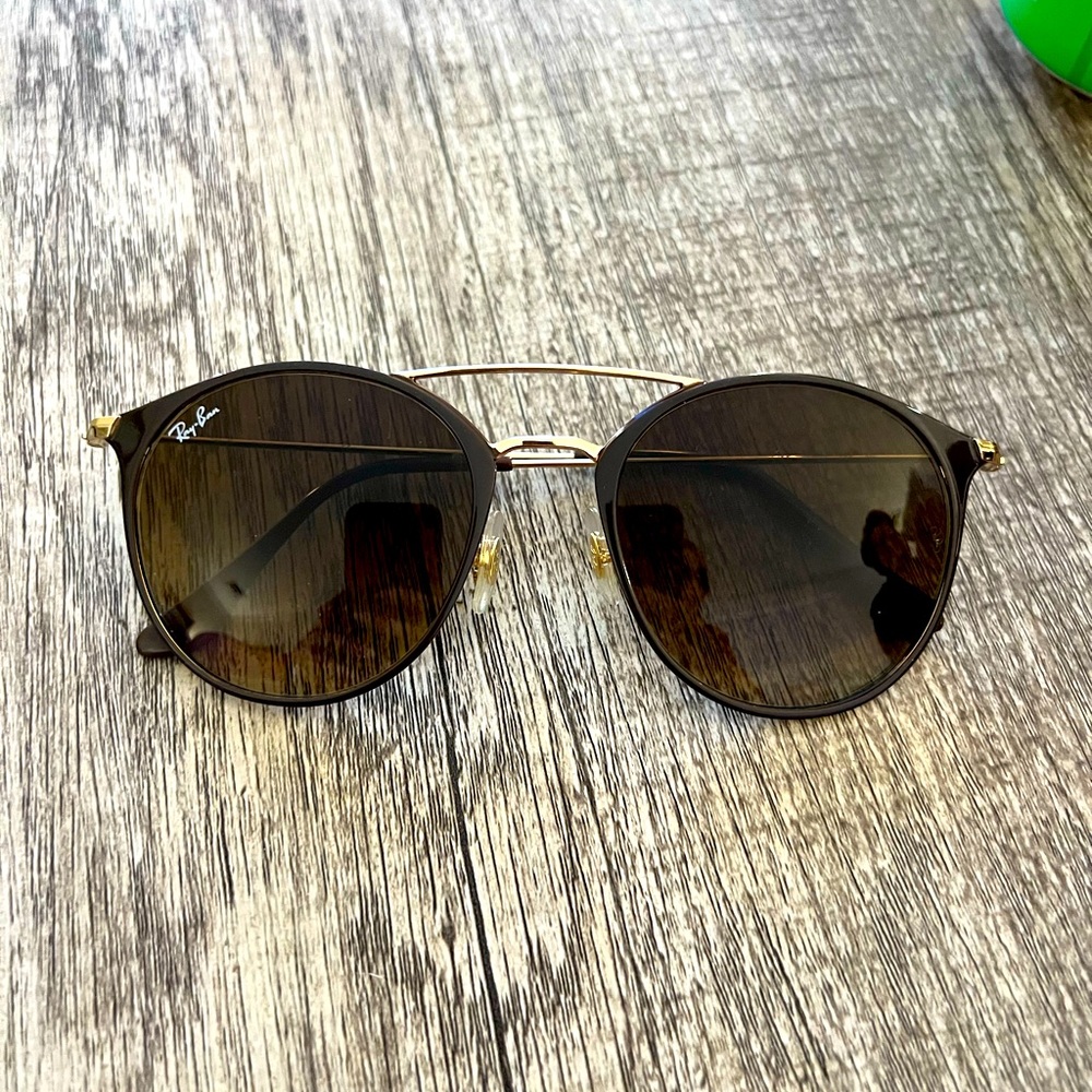 Barely used rayban sunglasses